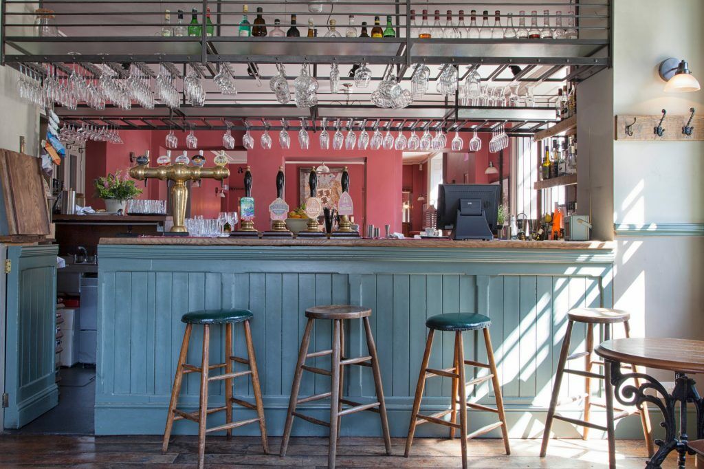 Hotel The Methuen Arms Corsham Exterior foto The bar at The Swan