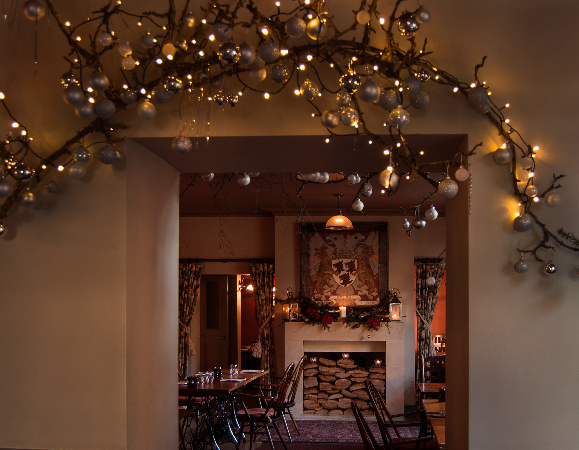 Hotel The Methuen Arms Corsham Exterior foto The restaurant at the hotel