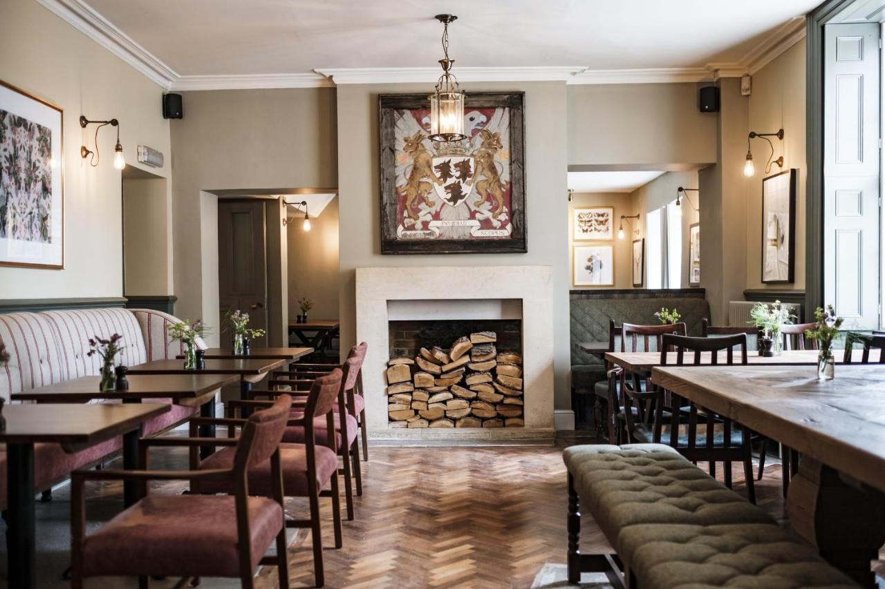 Hotel The Methuen Arms Corsham Exterior foto The interior of the restaurant