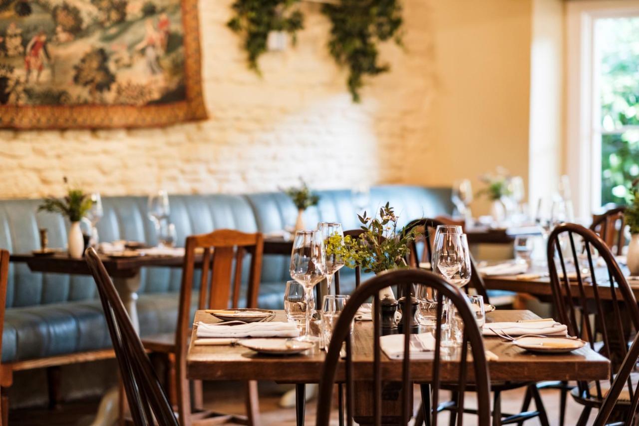 Hotel The Methuen Arms Corsham Exterior foto Interior of the restaurant